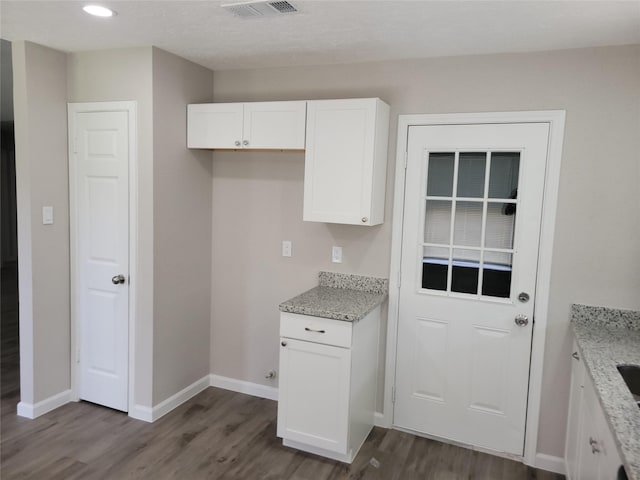 3534 Churchill Gardens Ln, Houston, TX 77066 - kitchen featuring dark wood finished floors, white cabinetry, light stone countertops, baseboards, and recessed lighting