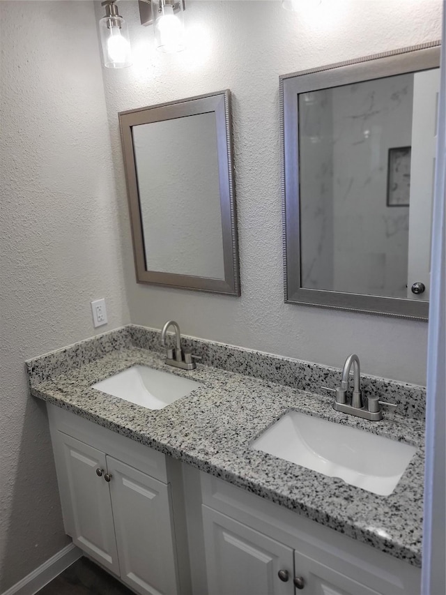 3534 Churchill Gardens Ln, Houston, TX 77066 - bathroom featuring double vanity