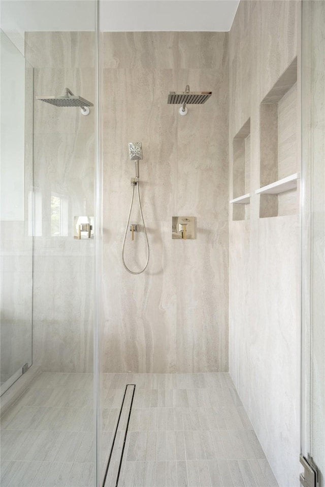 966 Lamonte Ln, Houston, TX 77018 - bathroom with a shower with door