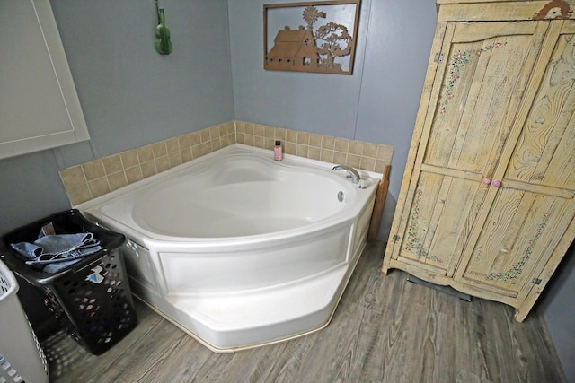 15402 Maple St, Santa Fe, TX 77517 - full bath featuring wood finished floors and a garden tub