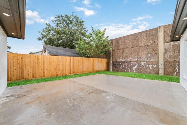1003 Kelley St, Houston, TX 77009 - view of patio with fence