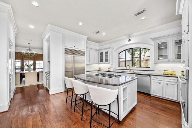 5105 Pocahontas St, Bellaire, TX 77401 - kitchen with appliances with stainless steel finishes, a sink, a center island, recessed lighting, and crown molding
