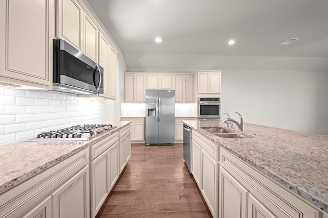 15423 Hopkins Cedar Dr, Humble, TX 77346 - kitchen featuring stainless steel appliances, a sink, wood finished floors, decorative backsplash, and recessed lighting