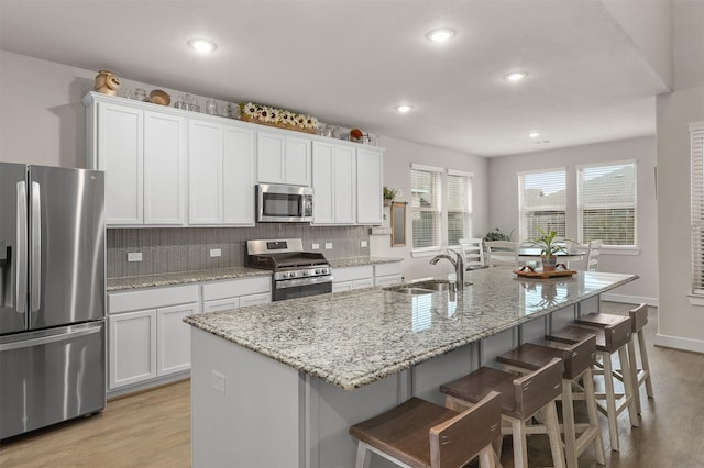 2510 Ocean Key Dr, Texas City, TX 77568 - kitchen with stainless steel appliances, a sink, light wood-type flooring, backsplash, and recessed lighting