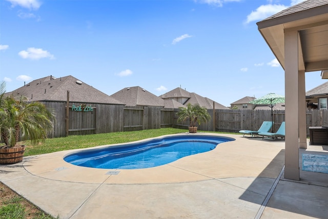 2510 Ocean Key Dr, Texas City, TX 77568 - view of pool featuring a patio area and a fenced backyard