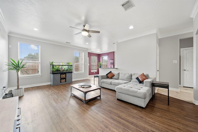 living area featuring ceiling fan, ornamental molding, wood finished floors, baseboards, and recessed lighting