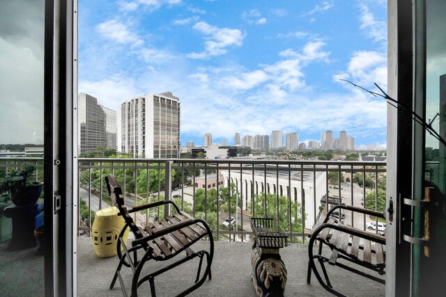 5050 Woodway Dr Unit 7L, Houston, TX 77056 - balcony with a skyline view