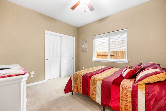 carpeted bedroom featuring ceiling fan, baseboards, and a closet