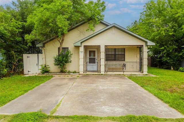 817 Grunwald Heights Blvd, Rosenberg, TX 77471 - view of front facade with brick siding, a porch, and a gate