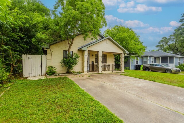 817 Grunwald Heights Blvd, Rosenberg, TX 77471 - view of front of home featuring brick siding, a porch, and a gate