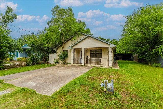 817 Grunwald Heights Blvd, Rosenberg, TX 77471 - view of front facade with a gate
