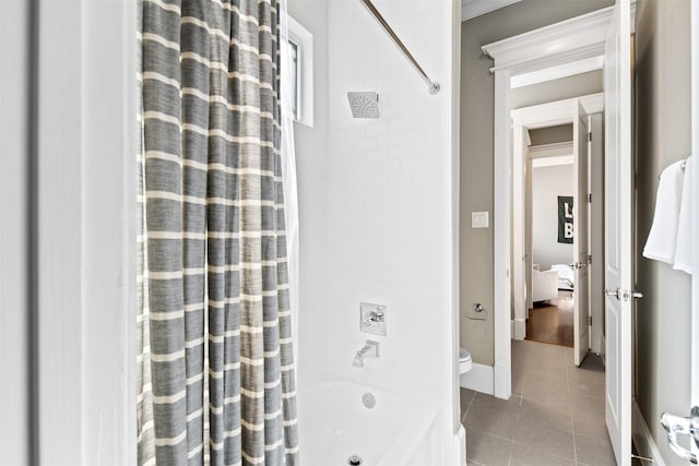 436 W 26th St, Houston, TX 77008 - full bath featuring tile patterned floors, shower / bathtub combination with curtain, and toilet