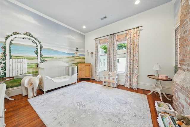 215 Bayland Ave, Houston, TX 77009 - bedroom featuring wood finished floors, ornamental molding, recessed lighting, and baseboards