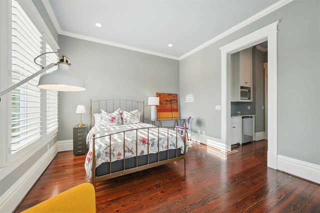 215 Bayland Ave, Houston, TX 77009 - bedroom featuring wood finished floors, ornamental molding, baseboards, and recessed lighting