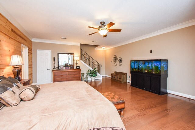 14 Wickham Ct, Sugar Land, TX 77479 - bedroom featuring wood finished floors, ornamental molding, baseboards, and a ceiling fan