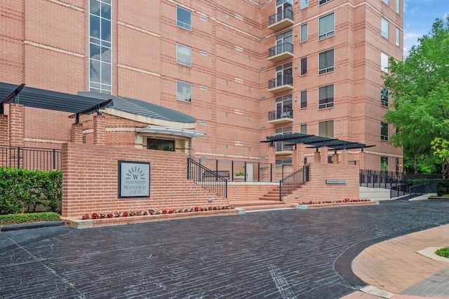 1 Waterway Ct Unit 4B, The Woodlands, TX 77380 - view of apartment building / complex