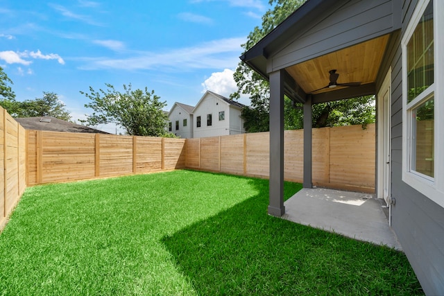1307 Amundsen St N, Houston, TX 77009 - view of yard with a ceiling fan and a patio area