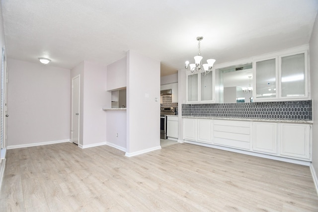 6633 W Airport Unit 1103, Houston, TX 77035 - kitchen with a chandelier, tasteful backsplash, light wood-type flooring, stainless steel electric range oven, and glass insert cabinets