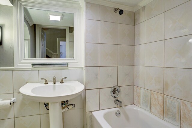 2709 Blodgett St, Houston, TX 77004 - full bathroom with tile walls and shower / bathtub combination