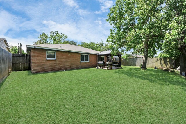 view of yard featuring a patio