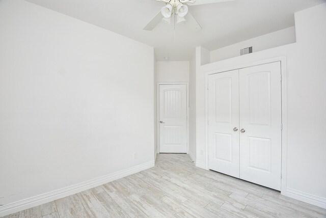 1049 Misty Clf, Dickinson, TX 77539 - unfurnished bedroom with light wood-style flooring, baseboards, a closet, and ceiling fan