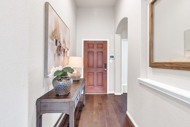 9962 Ash Creek Ct, Brookshire, TX 77423 - entryway featuring arched walkways, dark wood-style flooring, and baseboards