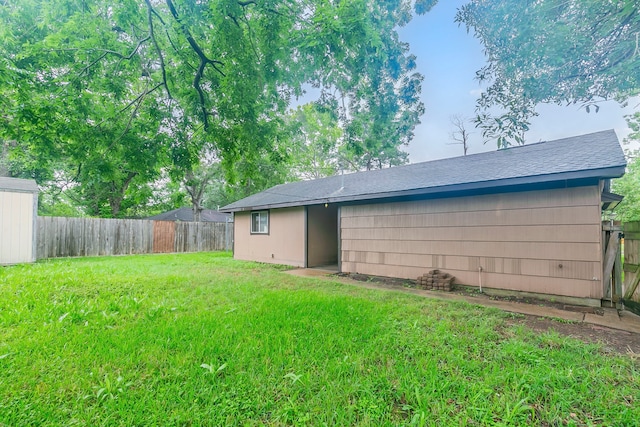 7150 Edgemoor Dr, Houston, TX 77074 - rear view of house featuring a shingled roof