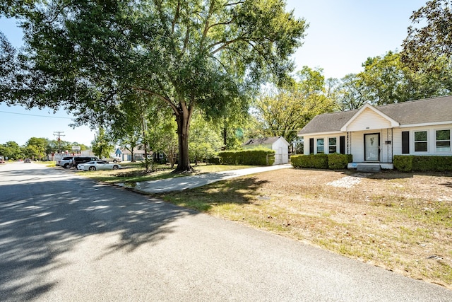 111 S Roosevelt Ave, Cleveland, TX 77327 - view of front of house featuring a shingled roof