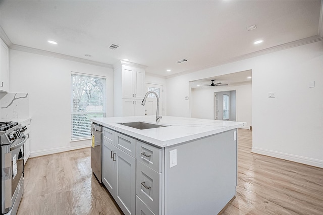 1739 Nocturne Ln, Houston, TX 77043 - kitchen with a sink, stainless steel appliances, light wood-style floors, crown molding, and gray cabinets