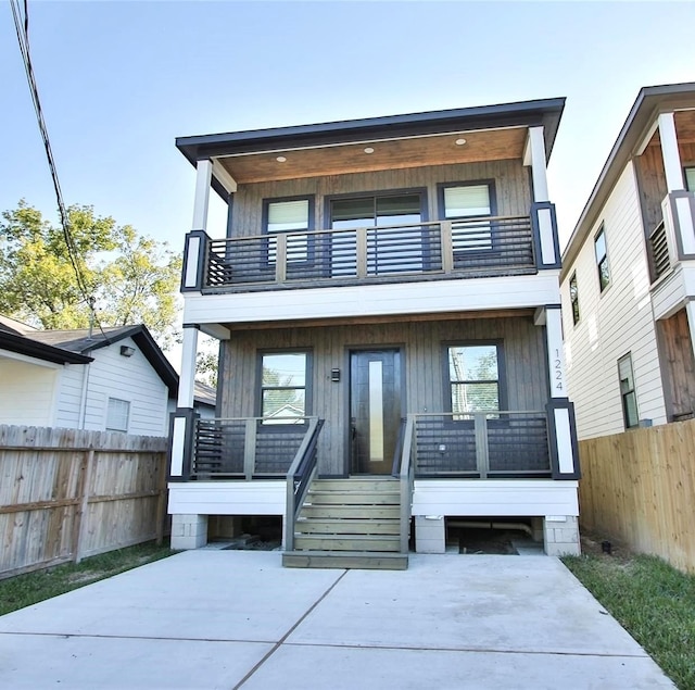 1224 Johnston St, Houston, TX 77022 - view of front facade featuring a balcony and covered porch