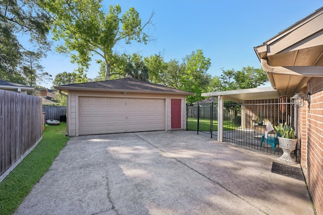 1410 Saxony Ln, Nassau Bay, TX 77058 - detached garage with fence
