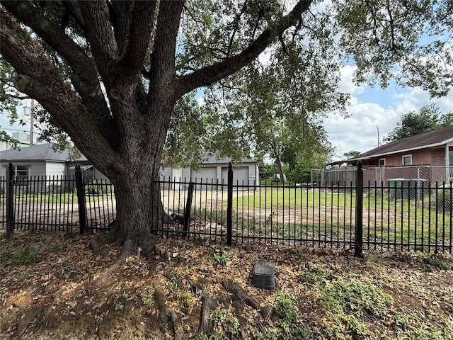 10211 Tangiers Rd, Houston, TX 77041 - view of yard featuring a garage