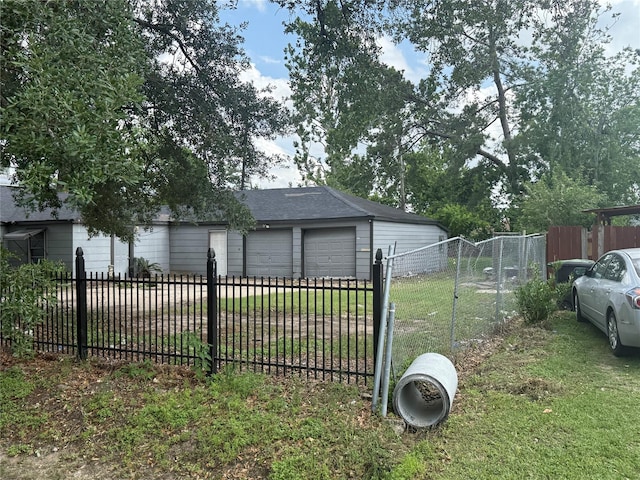 10211 Tangiers Rd, Houston, TX 77041 - view of yard featuring a garage