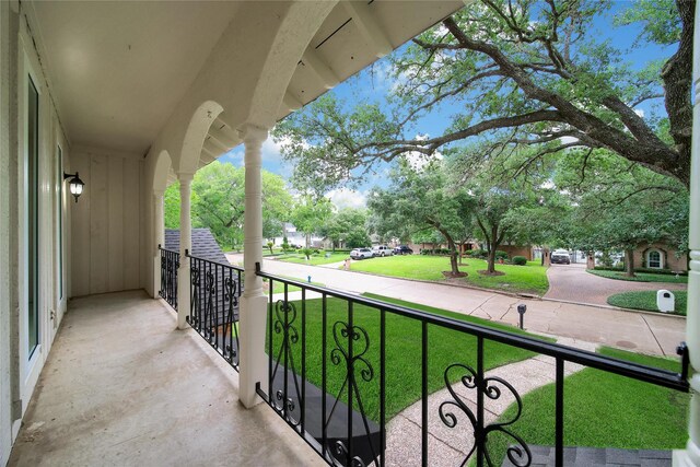 12443 Honeywood Trl, Houston, TX 77077 - balcony with covered porch