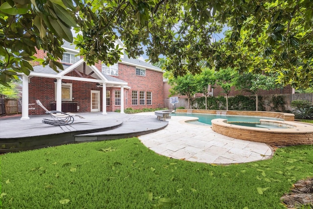 view of swimming pool with an in-ground hot tub and a wooden deck