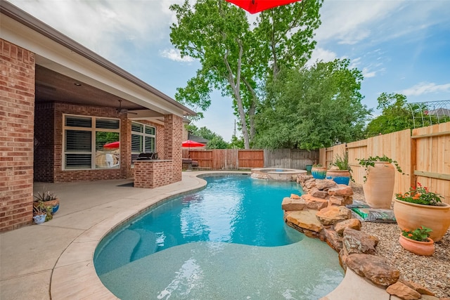 6111 Duke Trl, Sugar Land, TX 77479 - view of pool featuring a fenced backyard, a patio area, ceiling fan, and a pool with connected hot tub
