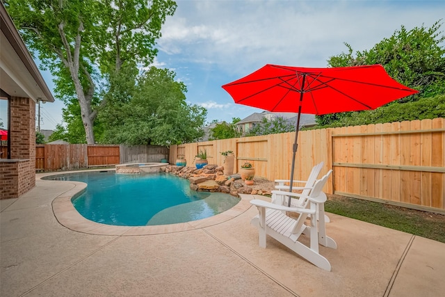 6111 Duke Trl, Sugar Land, TX 77479 - view of pool with a patio, a fenced backyard, and a pool with connected hot tub