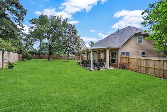 view of yard featuring a patio area