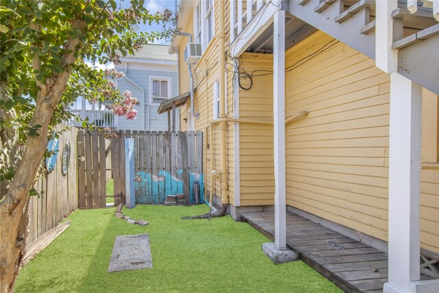1614 Ursuline St, Galveston, TX 77550 - view of side of home