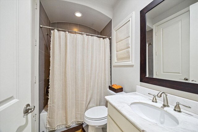 2729 Cohn St, Houston, TX 77007 - full bathroom featuring toilet, vanity, and shower / tub combo with curtain