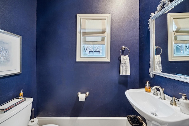 2729 Cohn St, Houston, TX 77007 - half bath featuring a sink and toilet