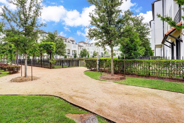 2729 Cohn St, Houston, TX 77007 - surrounding community featuring a residential view