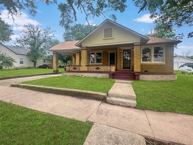 320 E S Main St, Flatonia, TX 78941 - view of front facade with a porch, a front lawn, and roof with shingles