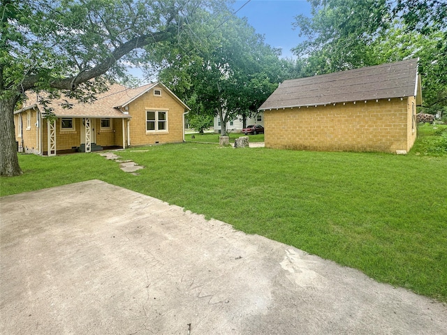 320 E S Main St, Flatonia, TX 78941 - view of grassy yard featuring covered porch