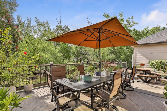 3315 E Bayou Dr, Shoreacres, TX 77571 - deck with outdoor dining area