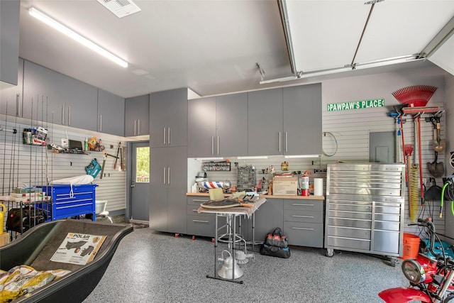 3315 E Bayou Dr, Shoreacres, TX 77571 - view of garage