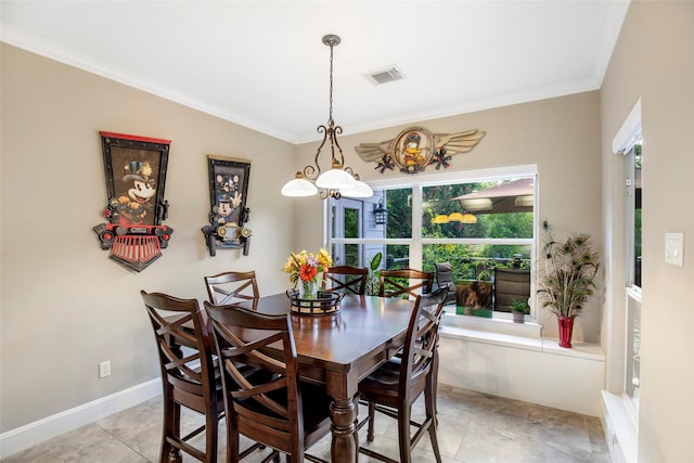 3315 E Bayou Dr, Shoreacres, TX 77571 - dining space featuring crown molding