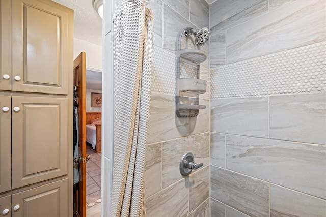 6825 Highland Rd, Santa Fe, TX 77517 - bathroom view of tiled shower