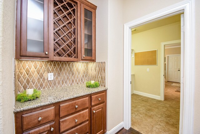 7003 Paxton Ct, Sugar Land, TX 77479 - indoor dry bar with decorative backsplash, tile patterned flooring, and baseboards