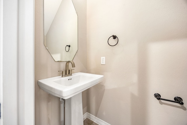 27106 Cottage Stream Ln, Fulshear, TX 77441 - bathroom with baseboards